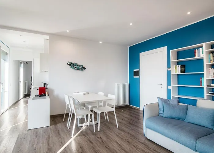 An Armchair On The 公寓 布里维奥